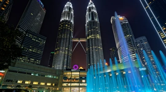 アロー通り（ジャランアロー）散策＋ツインタワー夜景フォトツアー＜夕食なし または ミシュランガイド掲載「リマプロ」夕食付きプラン＞